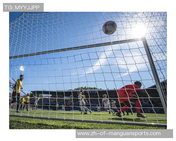 南非足球女星带领队伍突破重围 成为国际赛场上的新兴力量 南非足球女星带领队伍突破重围 成为国际赛场上的新兴力量